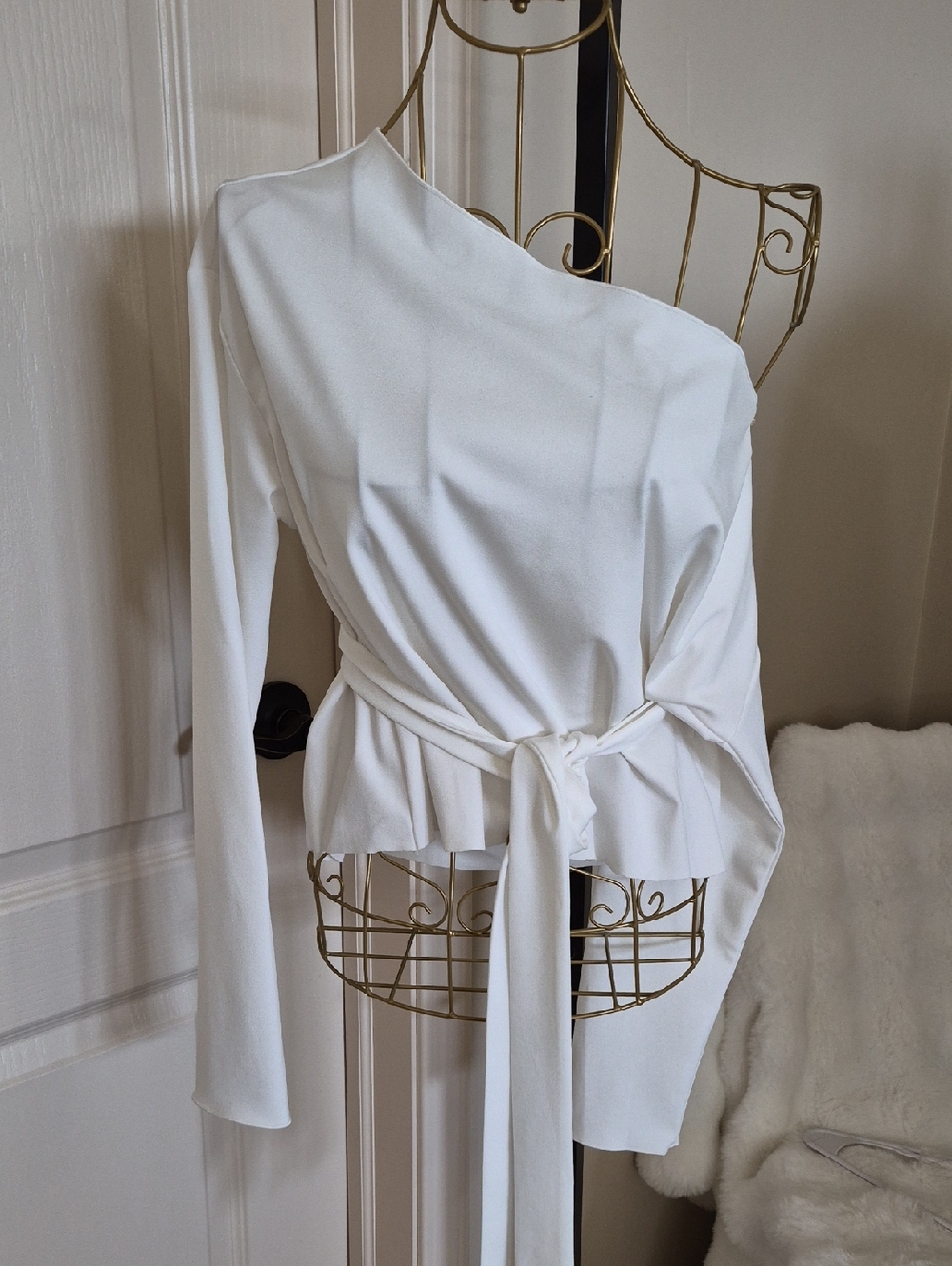 White Off-the-Shoulder Women's Top with Tie Belt Size S